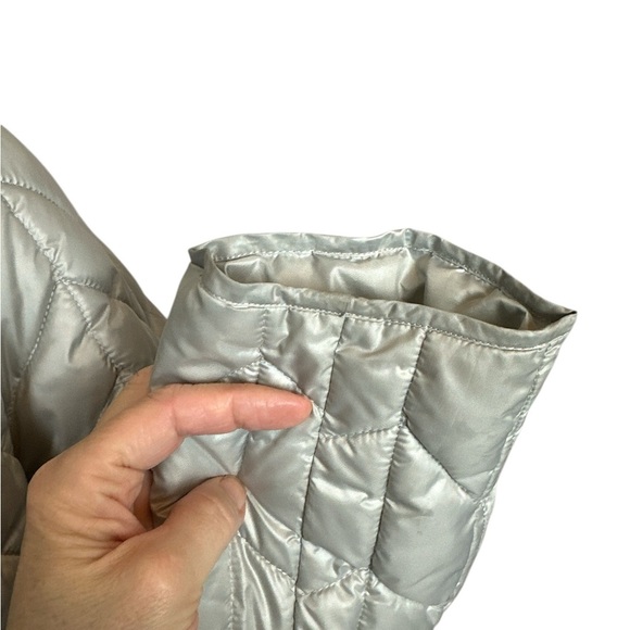Kenneth Cole hooded silver/grey puffer jacket two pockets - Picture 8 of 15